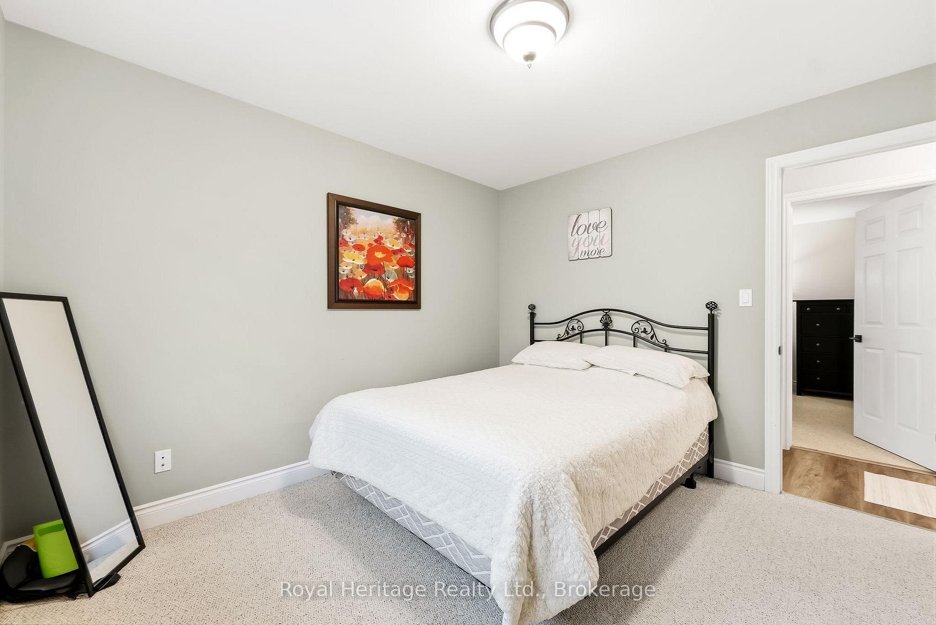 24 Iroquois Avenue photo 21