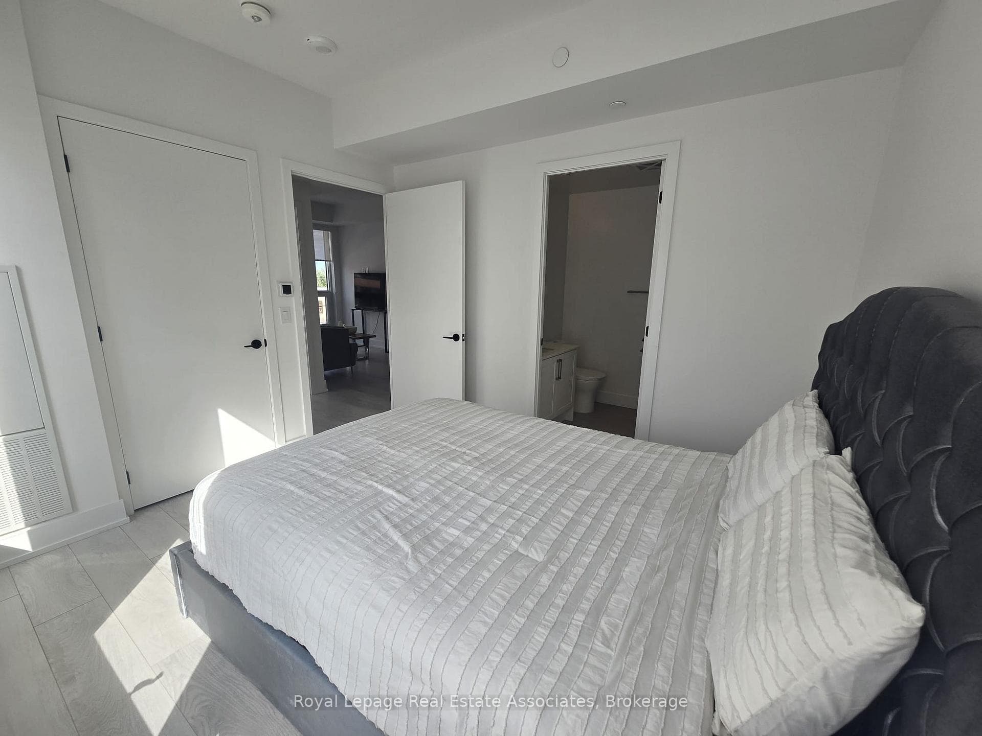 2450 Old Bronte Road Unit 204 photo 21