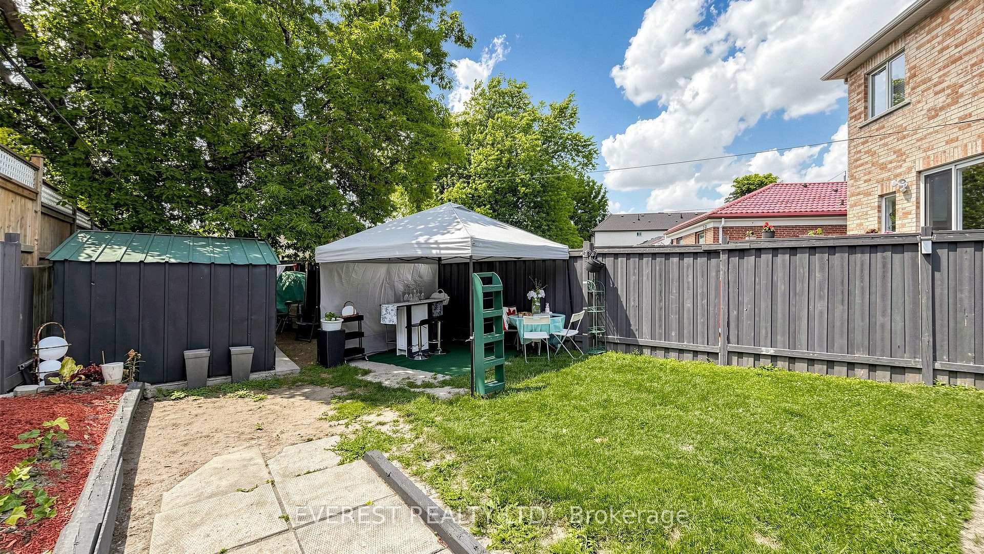 922A Danforth Road photo 41