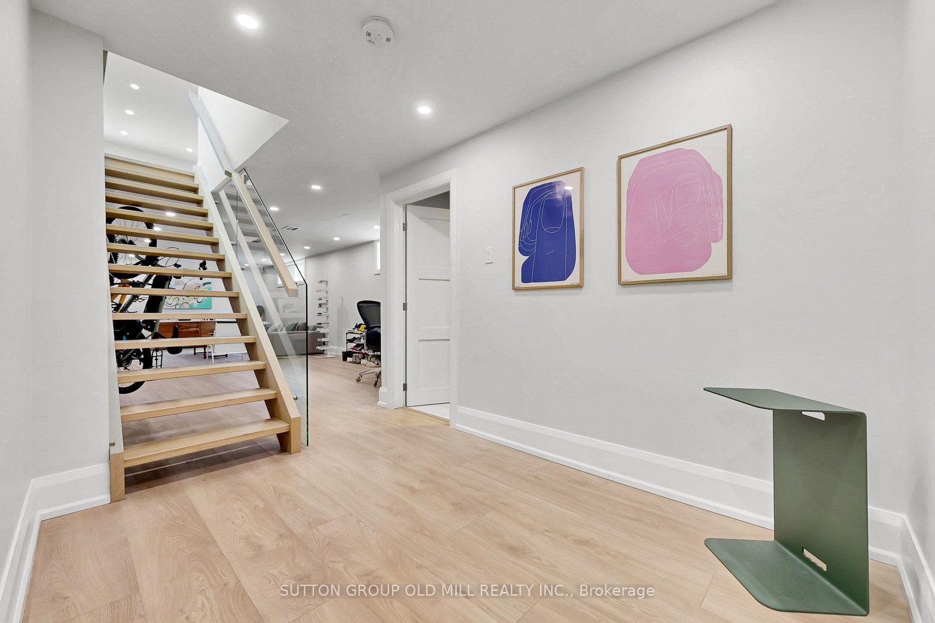 1 Farningham Crescent photo 34