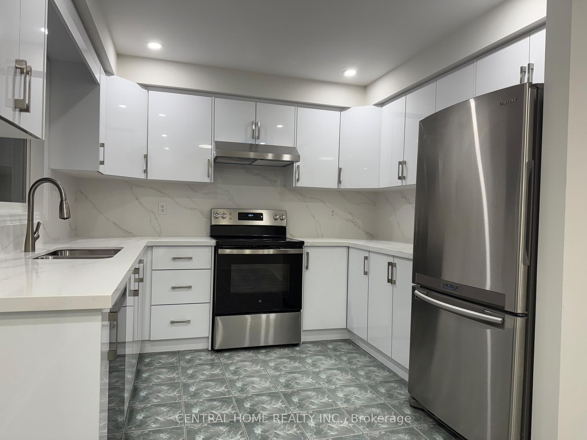 81 Bassett Avenue photo 6
