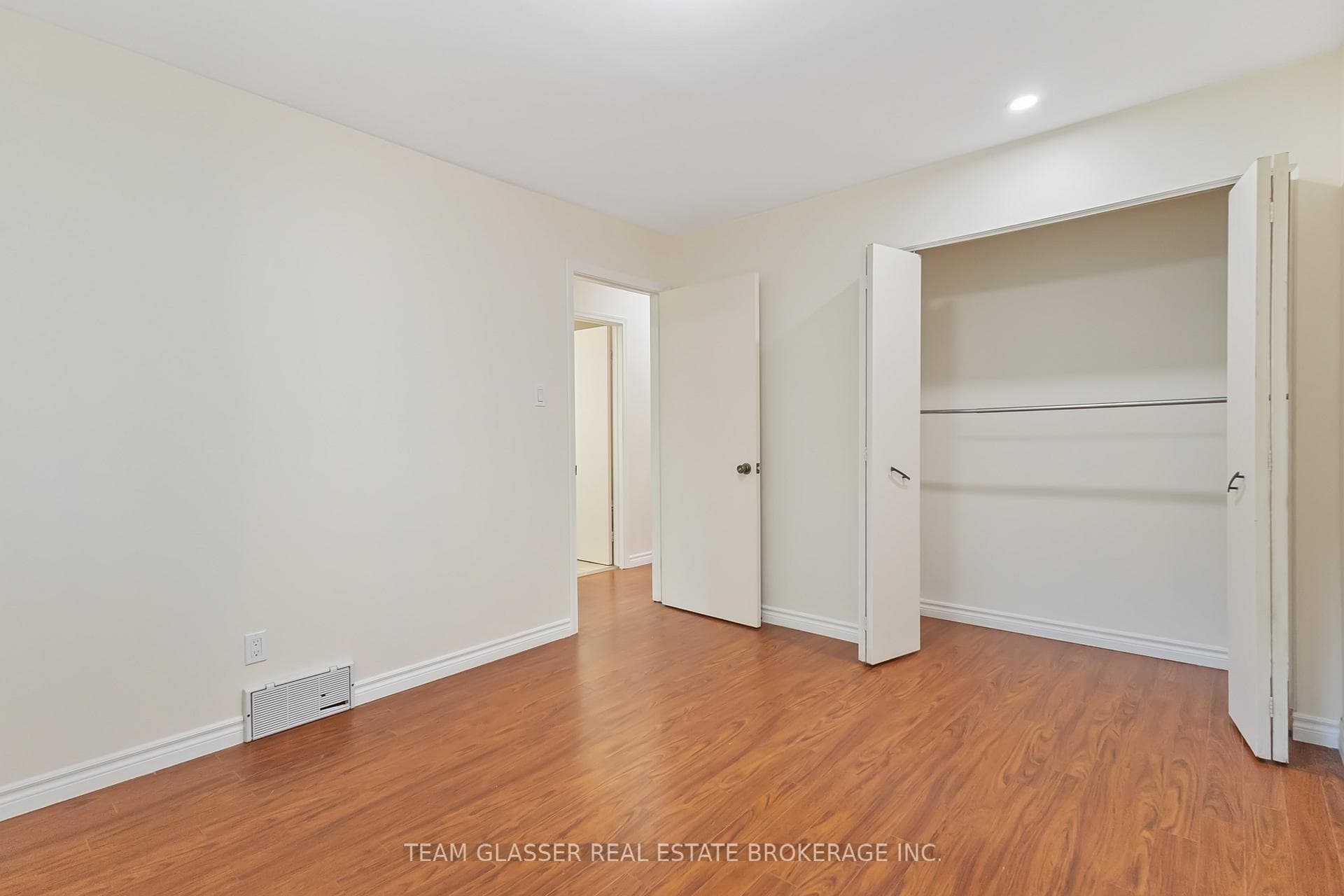 1575 ALDERSBROOK Road photo 5