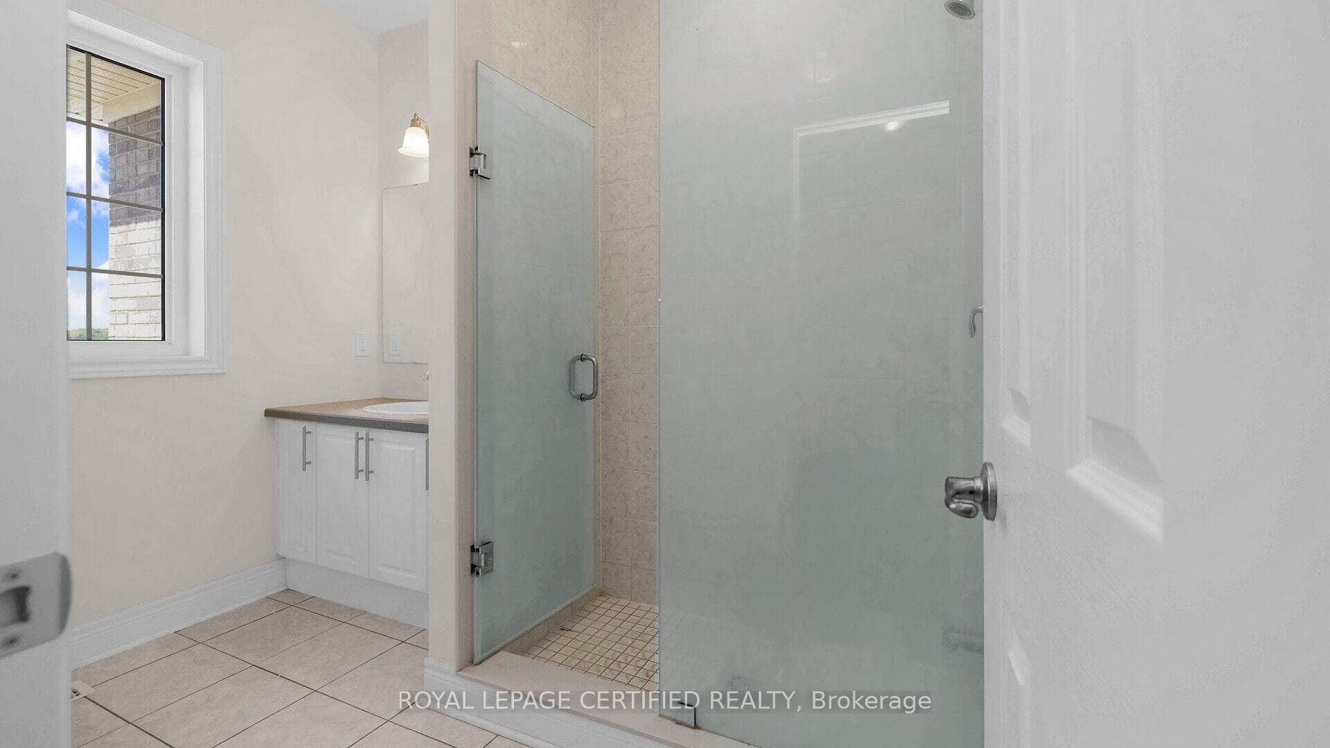 10096 Tenth Line photo 28