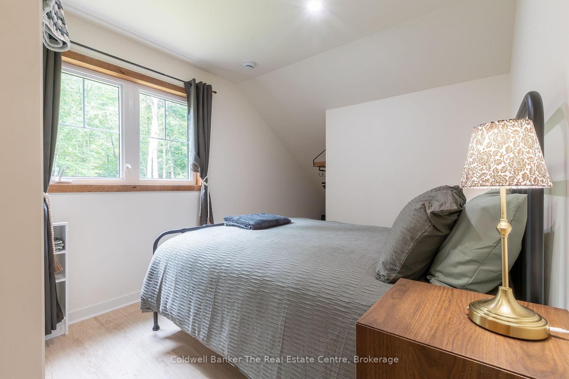 78 Glencairn Crescent photo 39