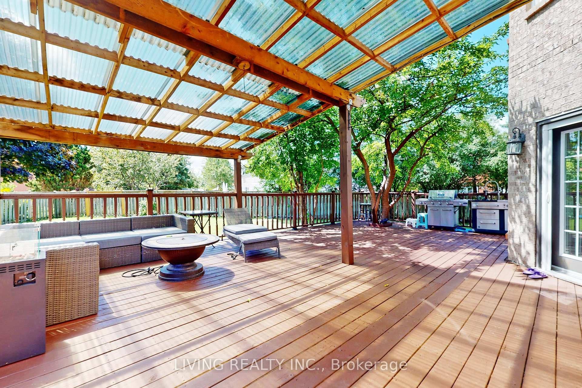 22 Ashdown Crescent photo 39