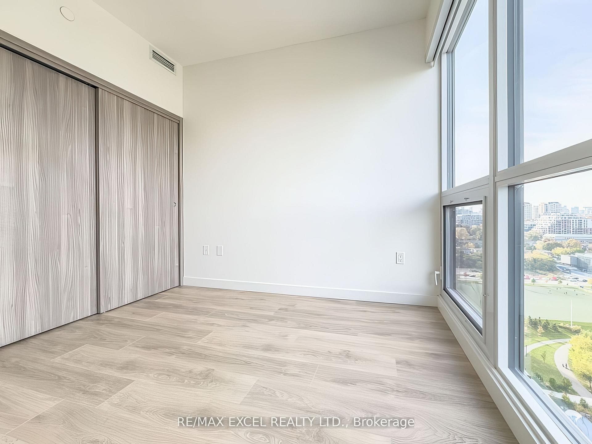 95 McMahon Drive Unit 2209 photo 23