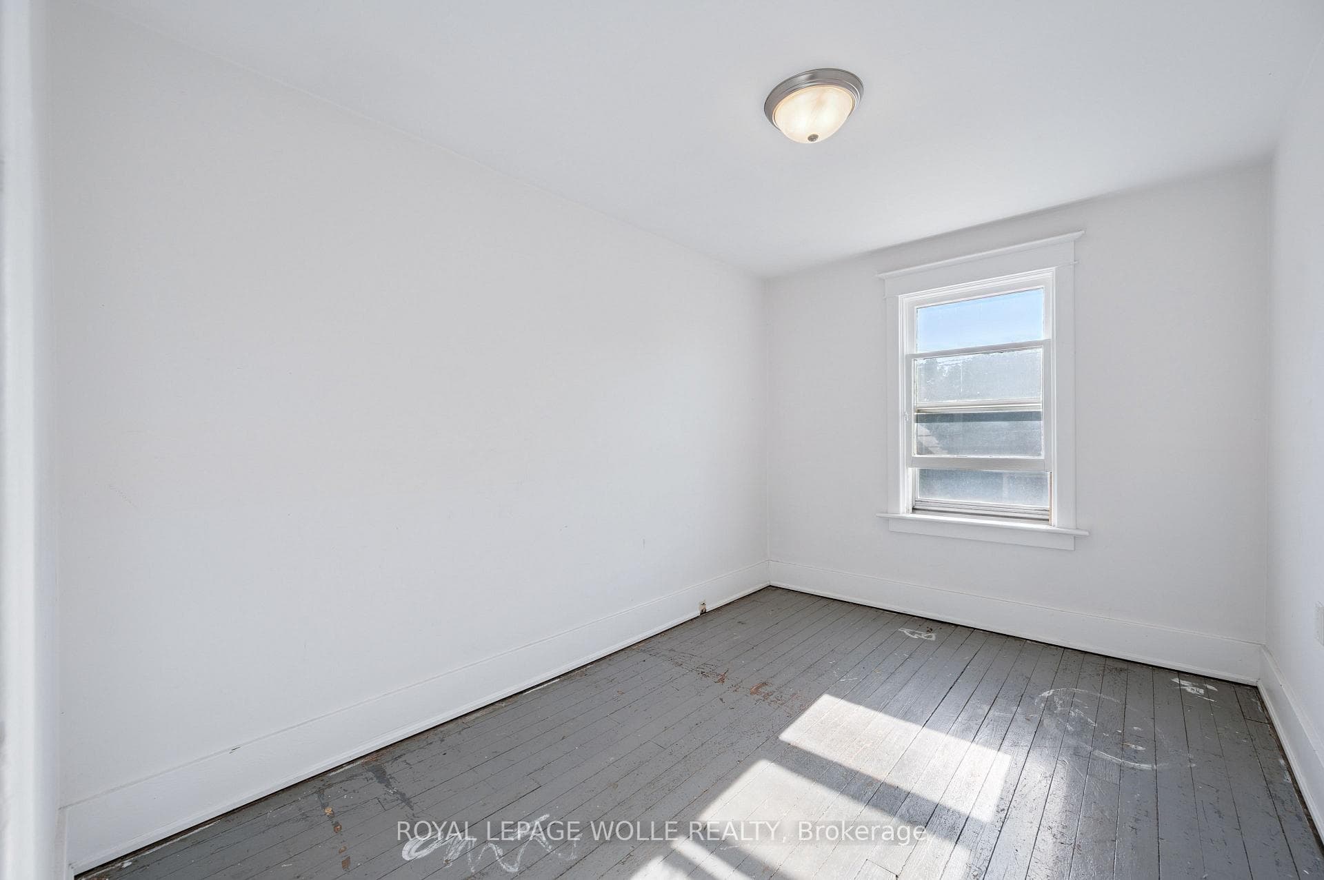 182 Elizabeth Street photo 14