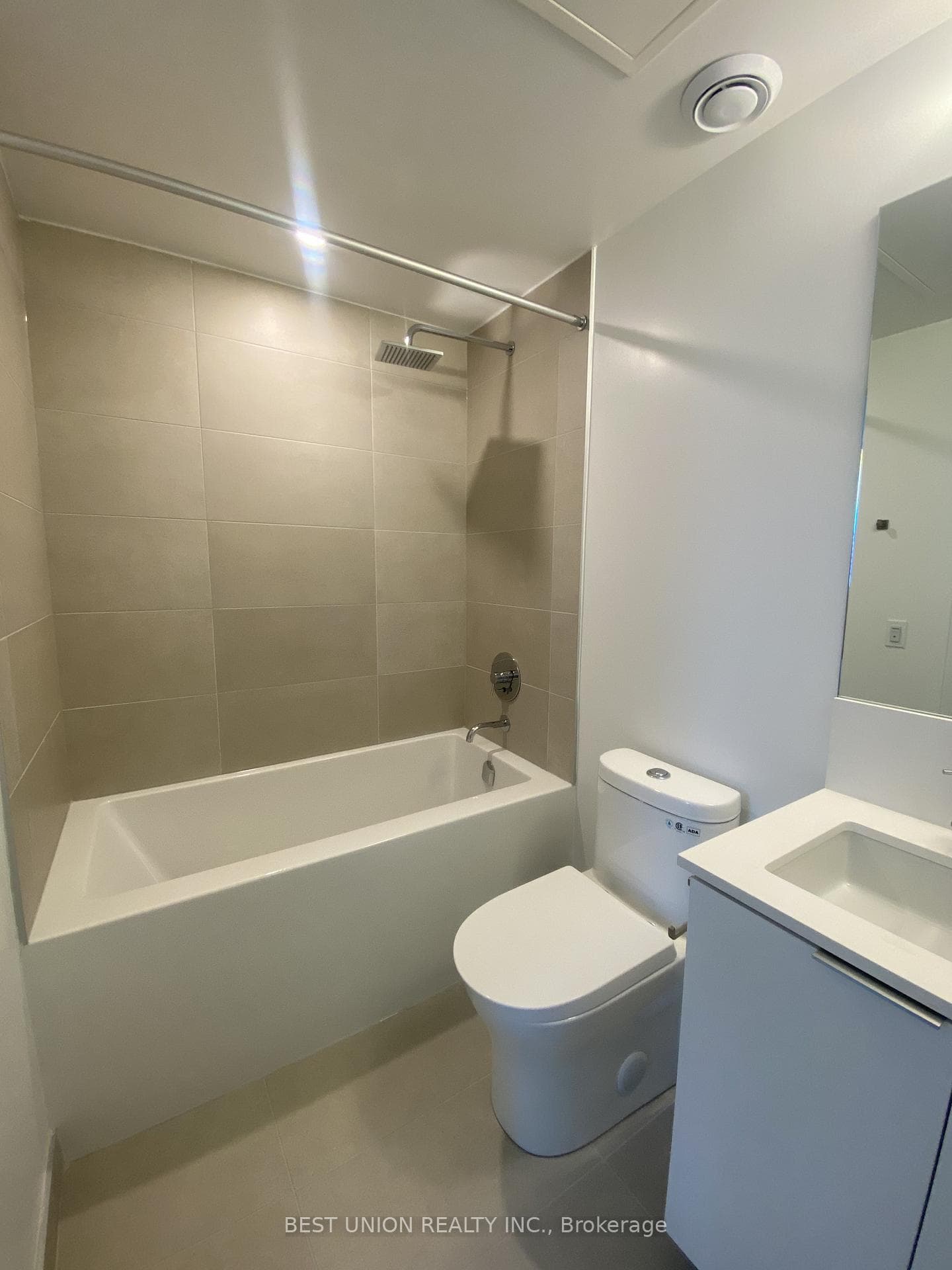 8 Wellesley Street Unit 6009 photo 15