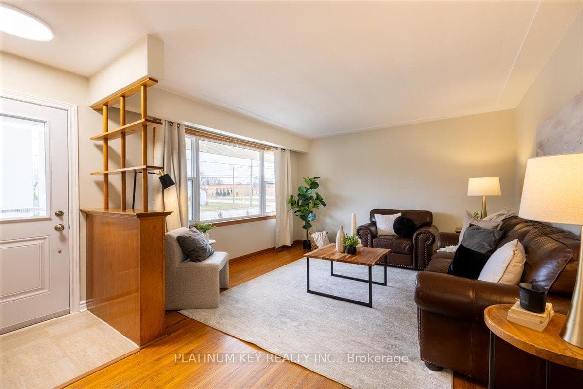 196 Mckellar Street photo 5