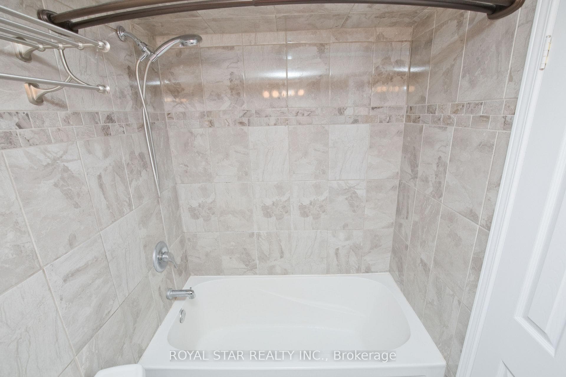 1535 Lakeshore Road Unit 1607 photo 23