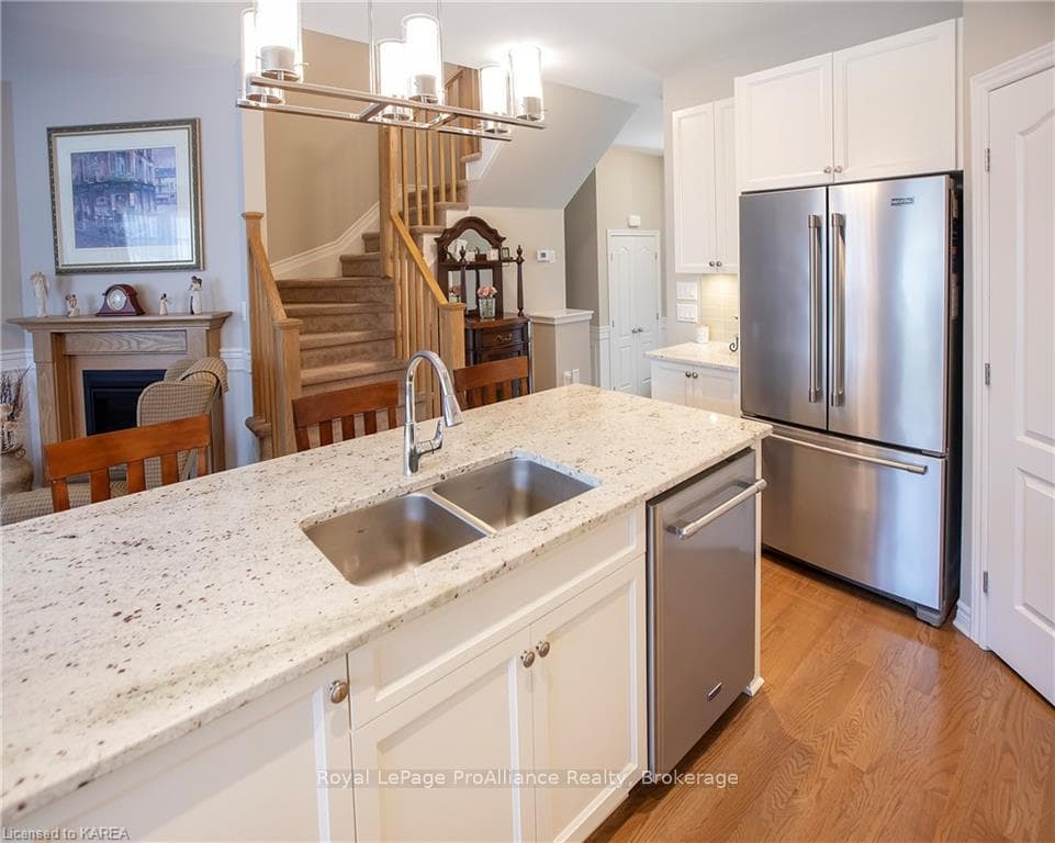 1084 HORIZON Drive photo 4
