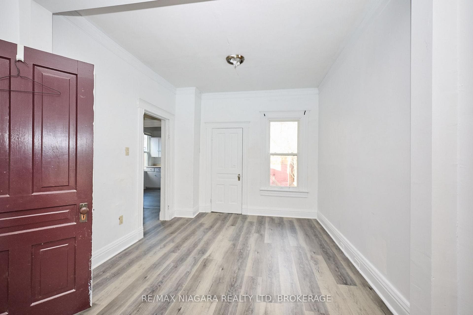 105A Welland Avenue photo 9