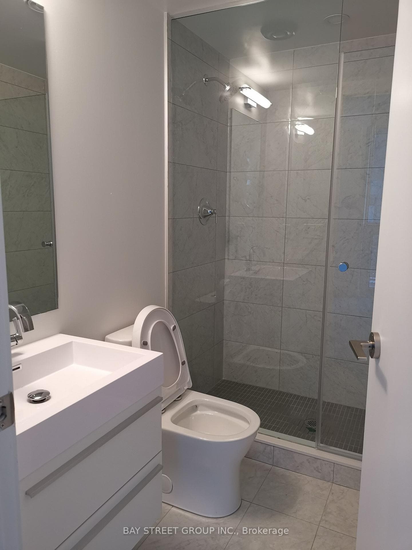 39 Roehampton Avenue Unit 1306 photo 17