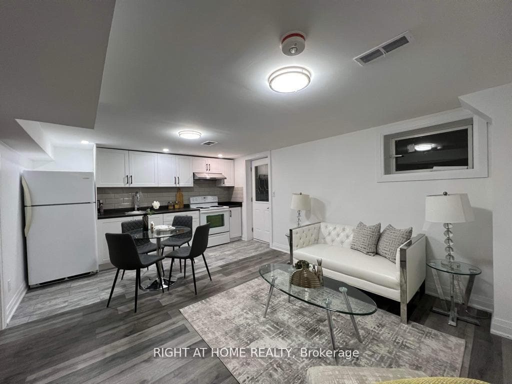 25 Deerhurst Avenue photo 34