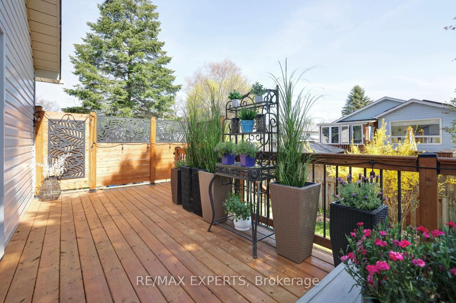 72 Donald Crescent photo 33