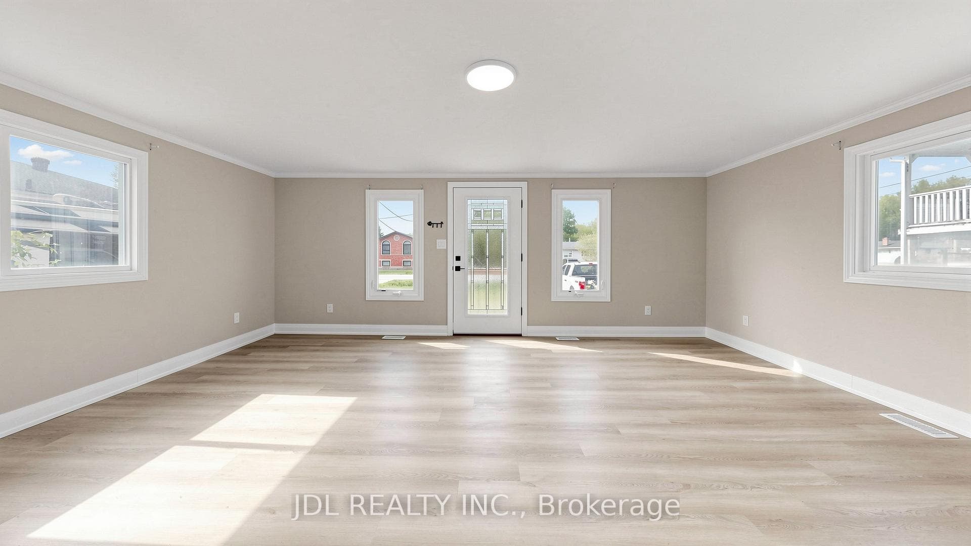 245 Royal Road photo 3