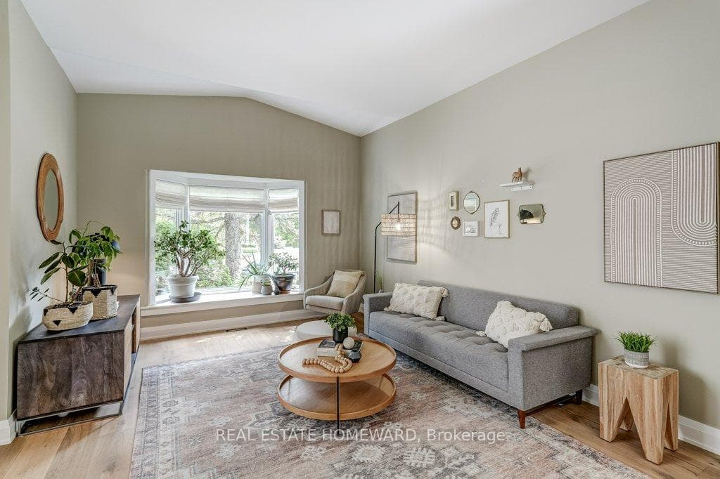 98 Woodview Drive photo 8