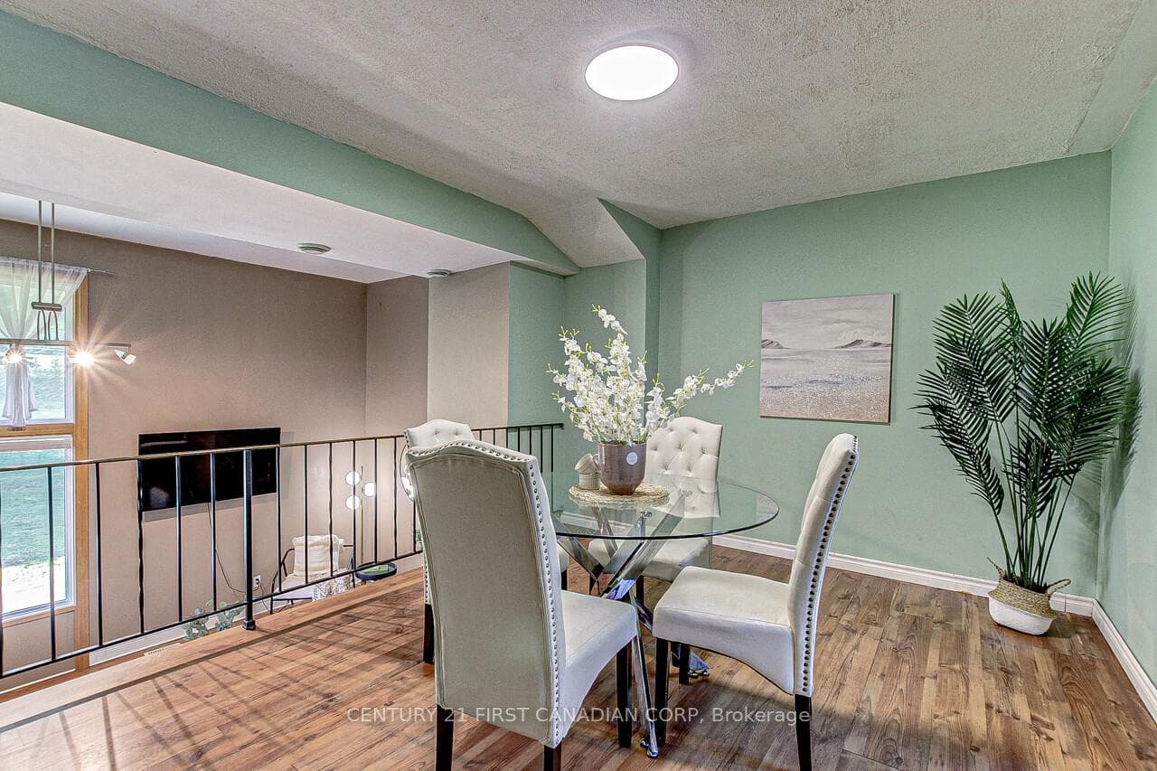 10 Fairfax Court photo 11