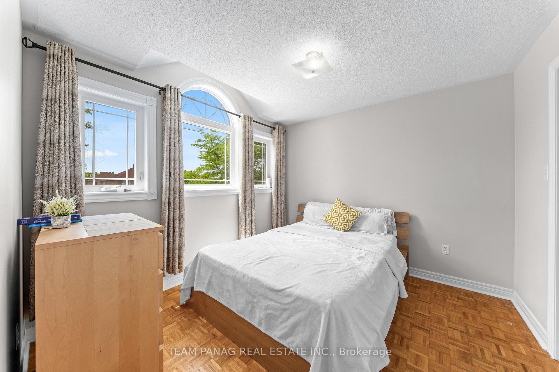 1 Sprucelands Avenue photo 27