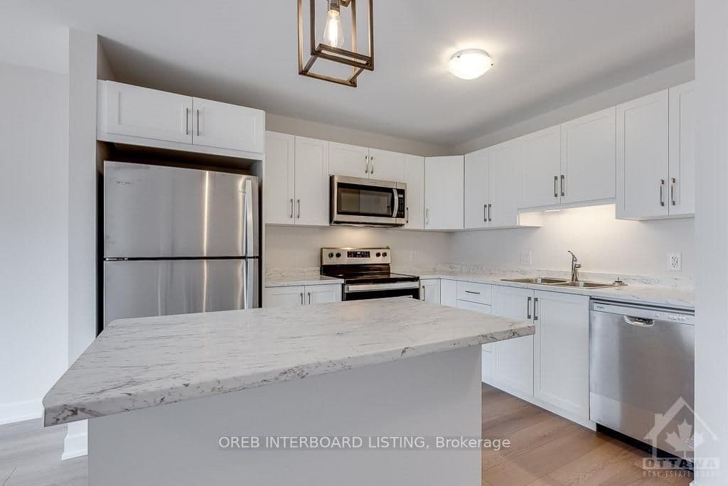 83 WHITCOMB Crescent photo 9