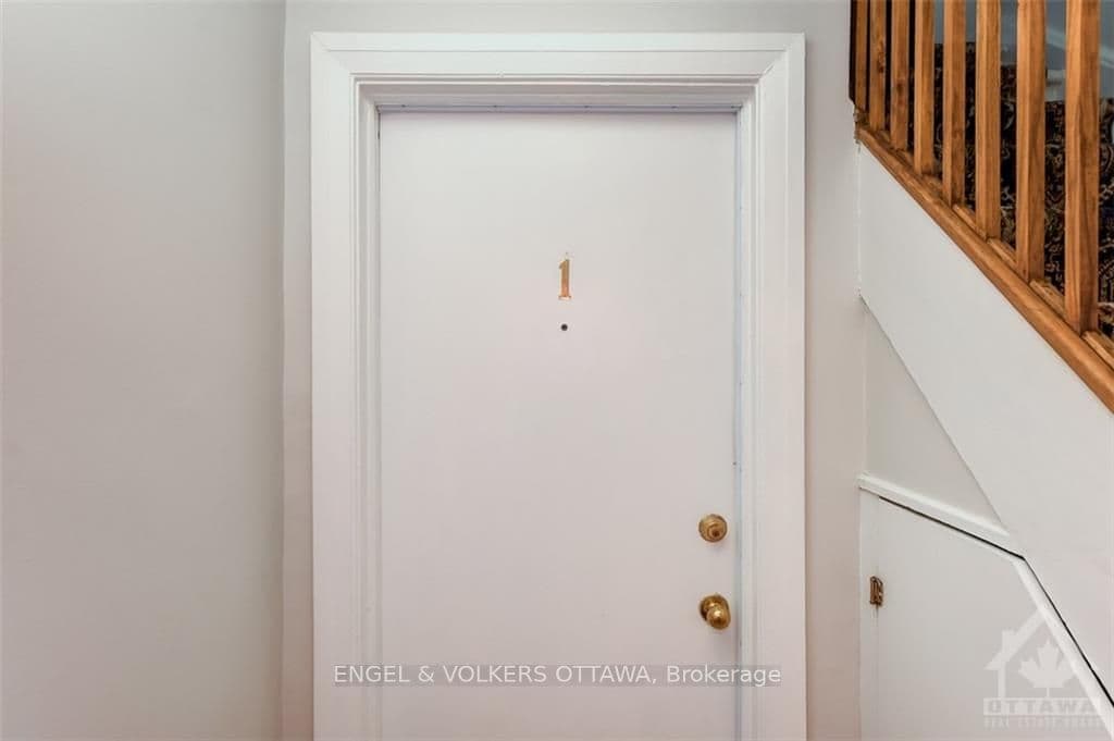390 MACKAY Street photo 2
