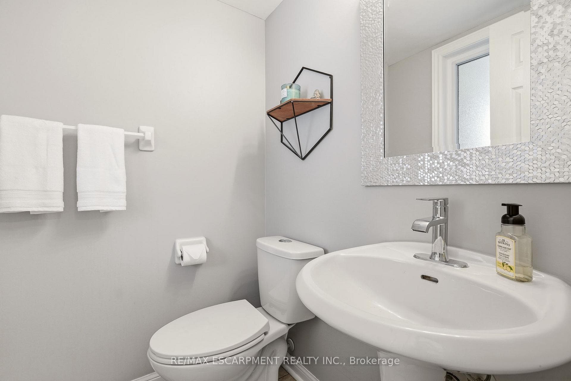 2089 Broadleaf Crescent photo 16