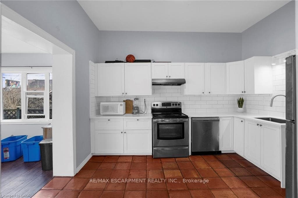 11 Wright Avenue photo 7