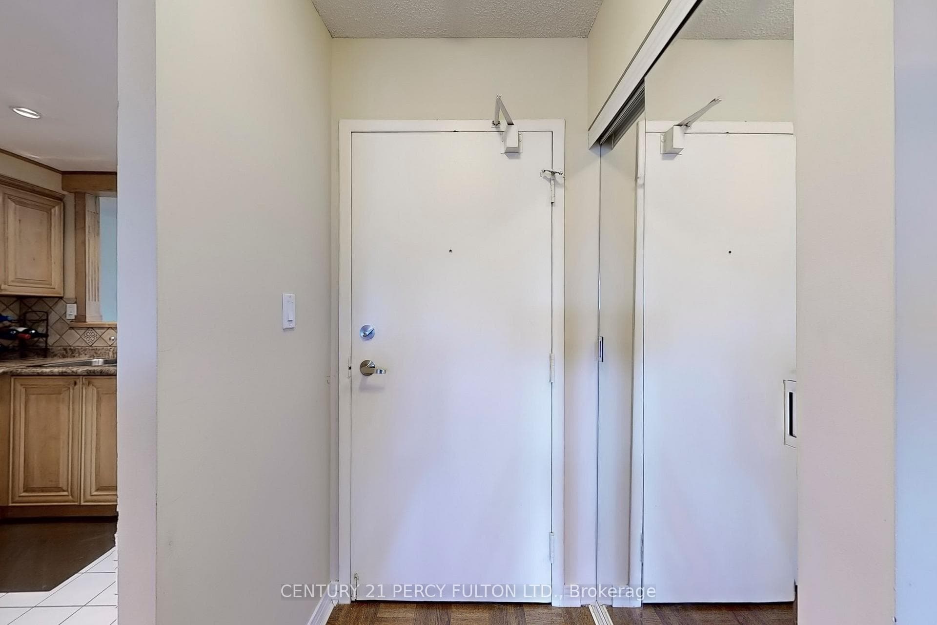 711 Rossland Road Unit 814 photo 27