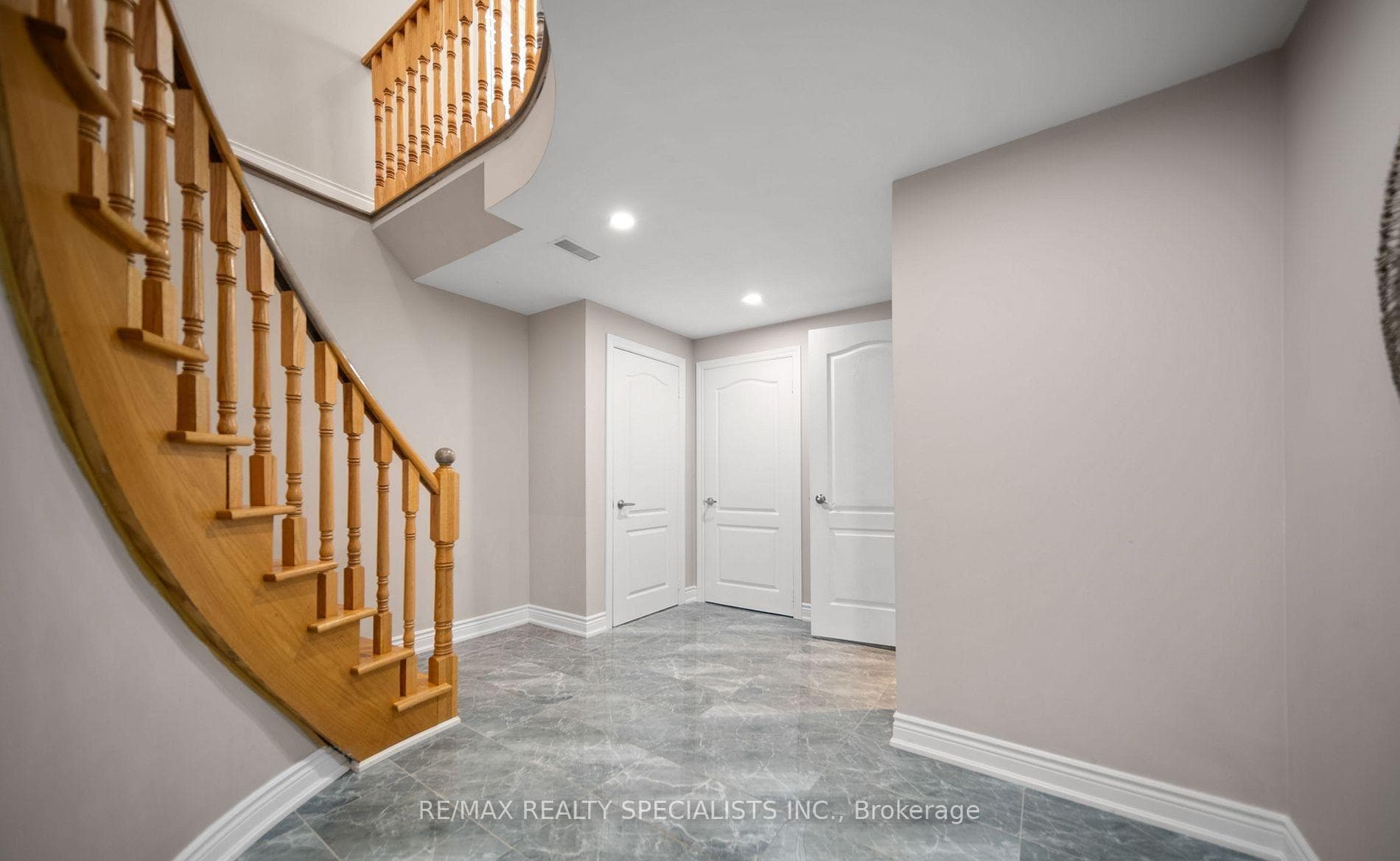 31 Saint Hubert Drive photo 28