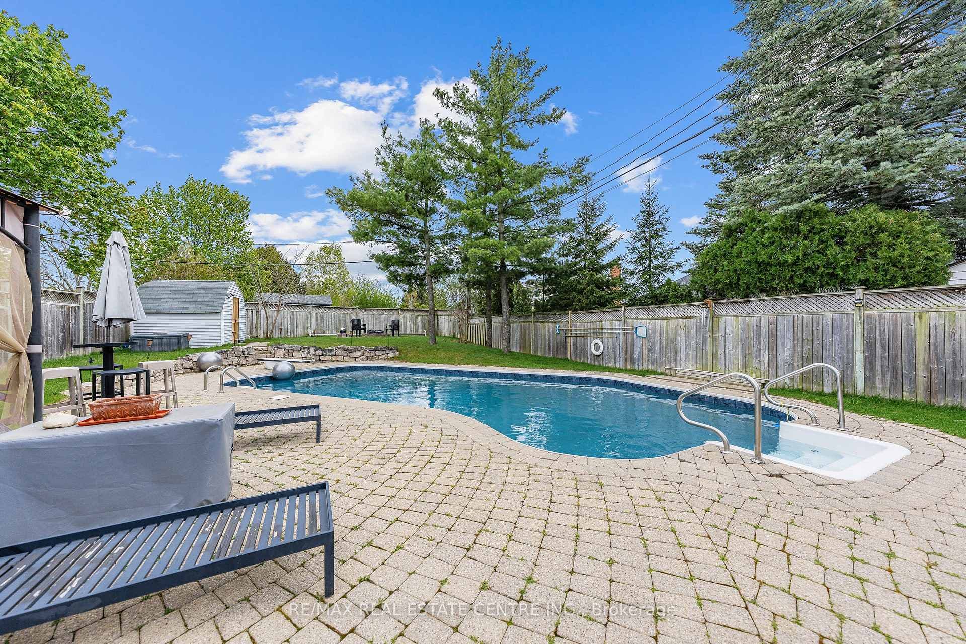 8 Esther Avenue photo 42