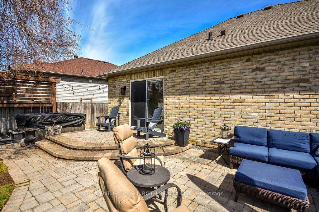 84 Truax Crescent photo 41