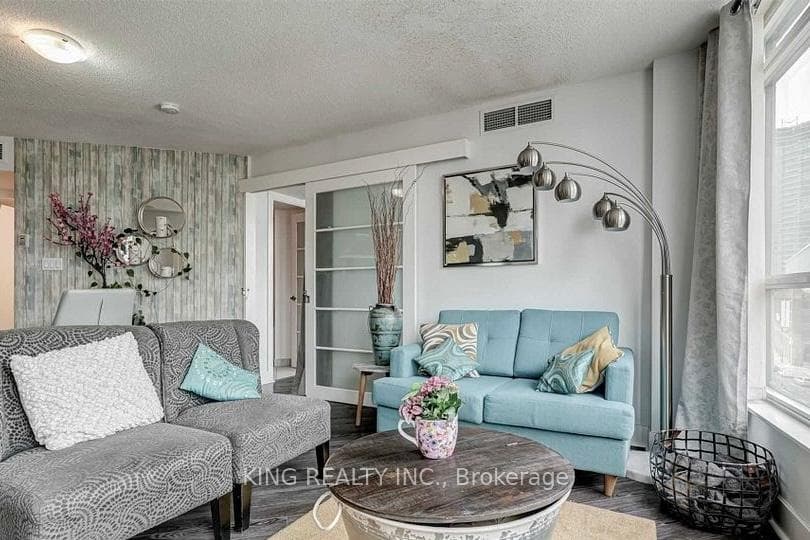 550 Queens Quay Unit 711 photo 5