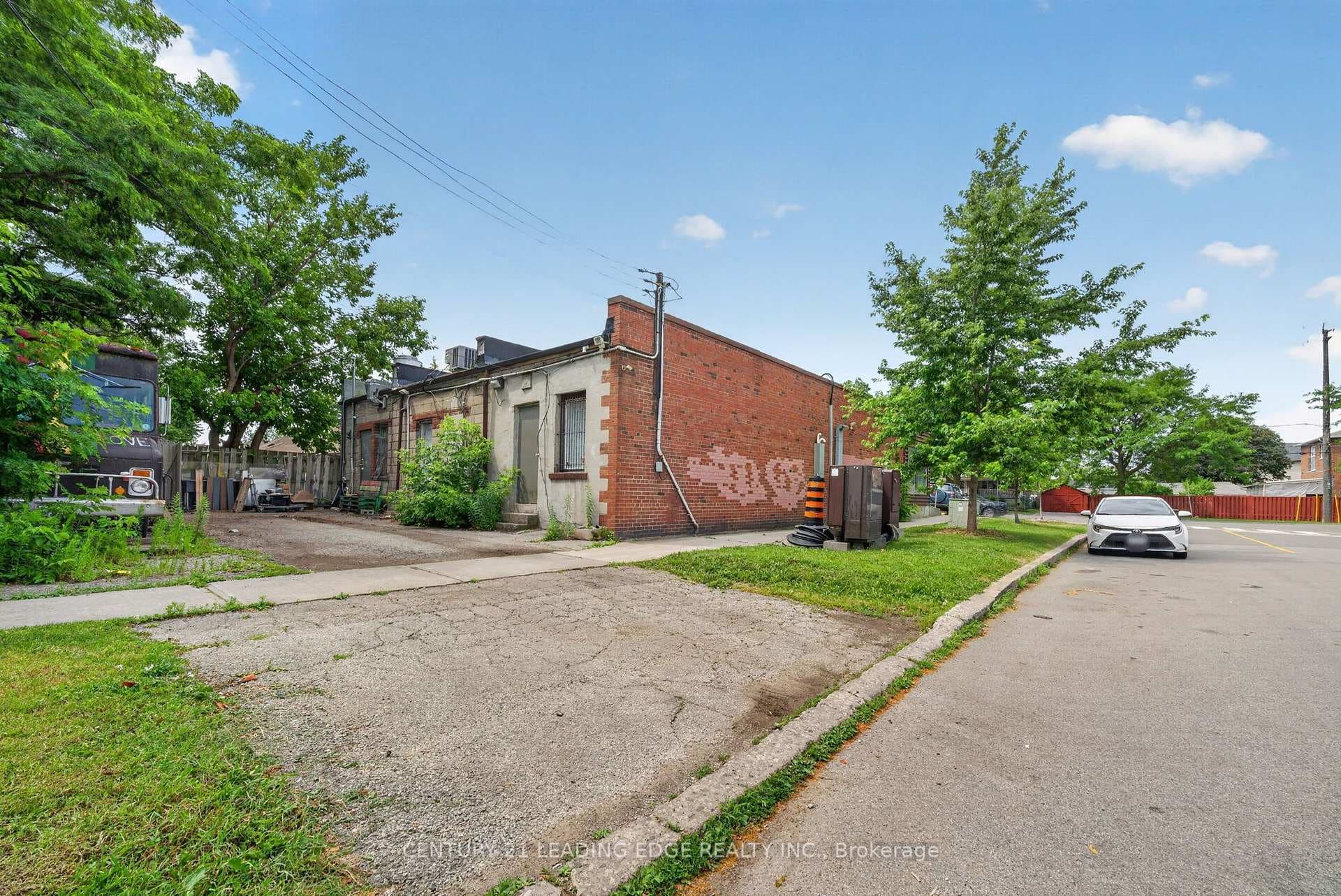 741 Pharmacy Avenue photo 43