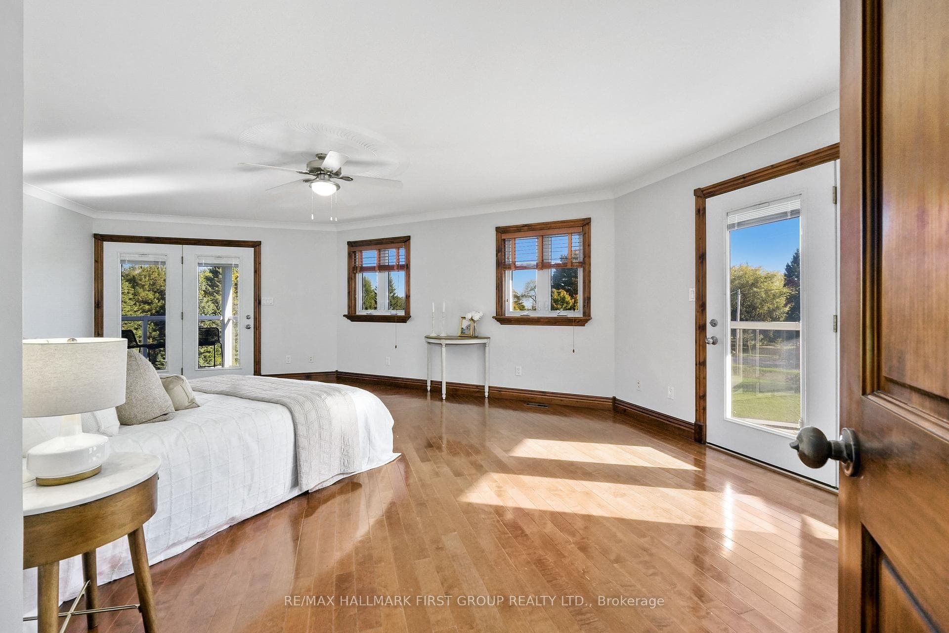 282 Lakeshore Road photo 28