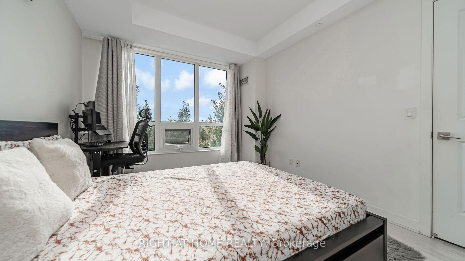 4655 Glen Erin Drive Unit 206 photo 24