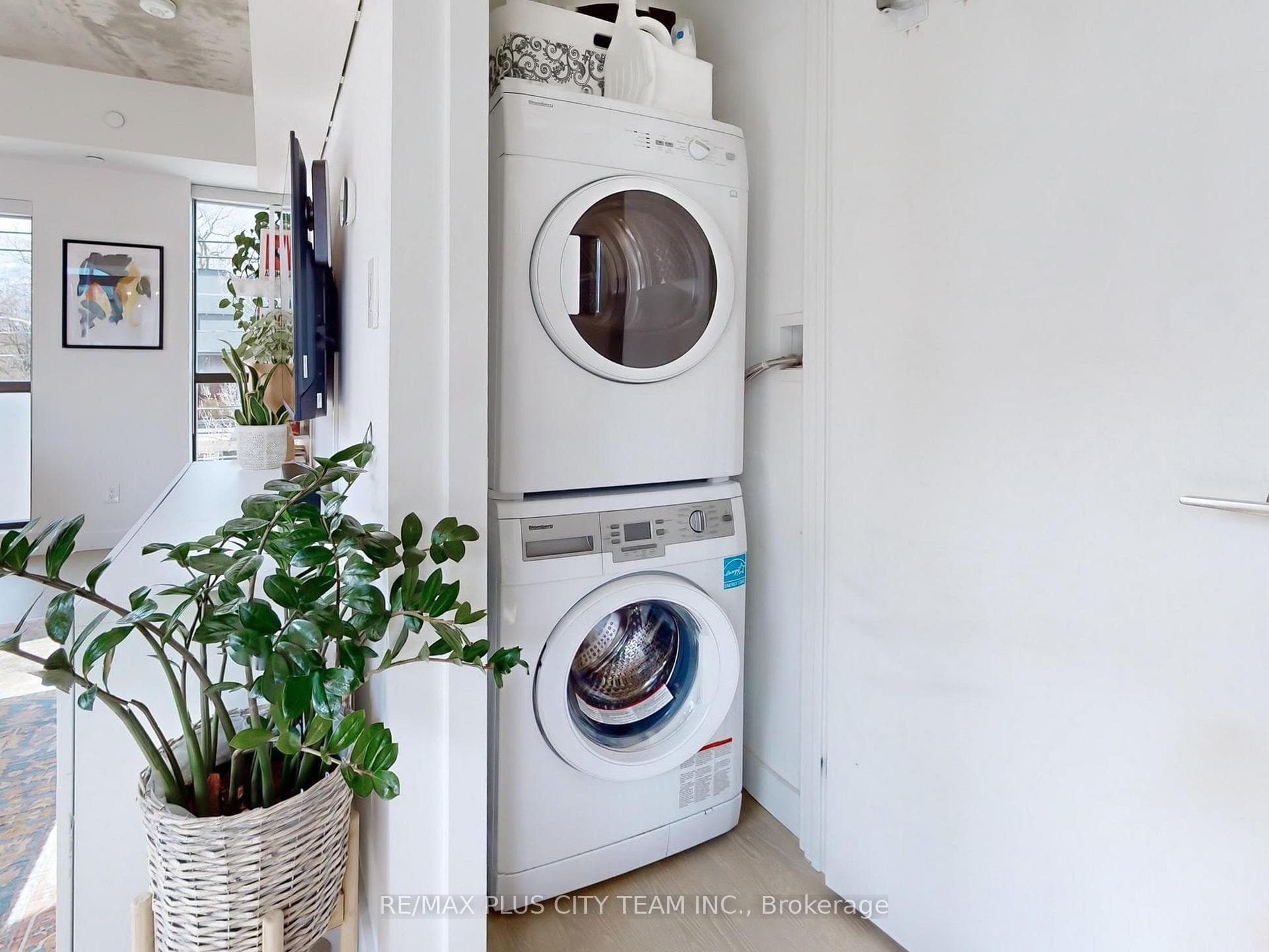 246 Logan Avenue Unit 209 photo 11