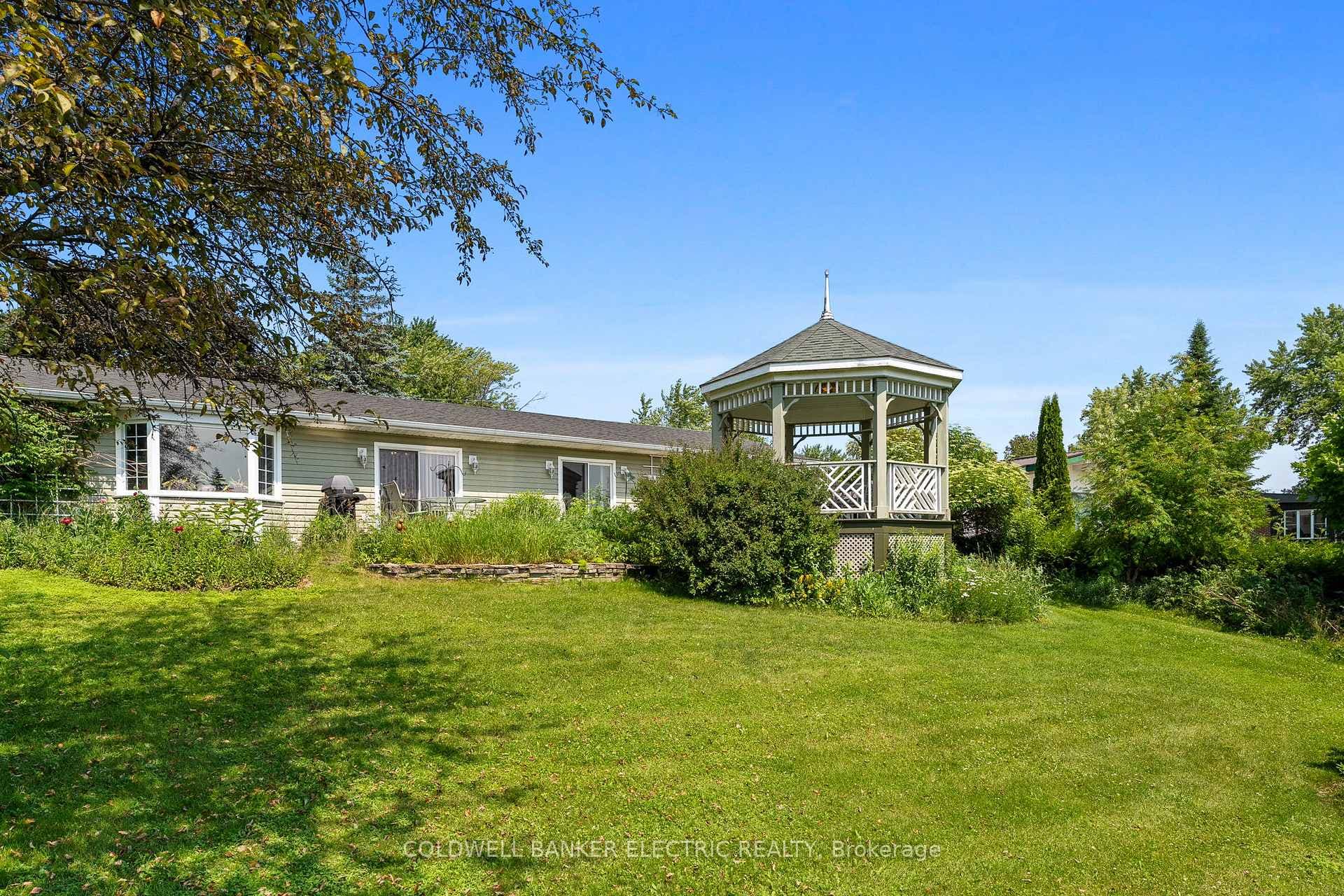129 Victoria Drive photo 40