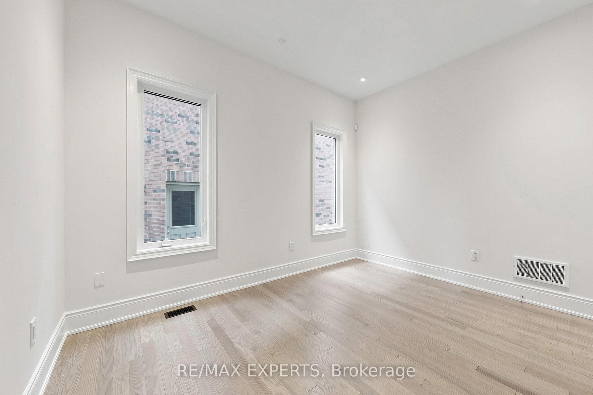 60 Bud Leggett Crescent photo 21