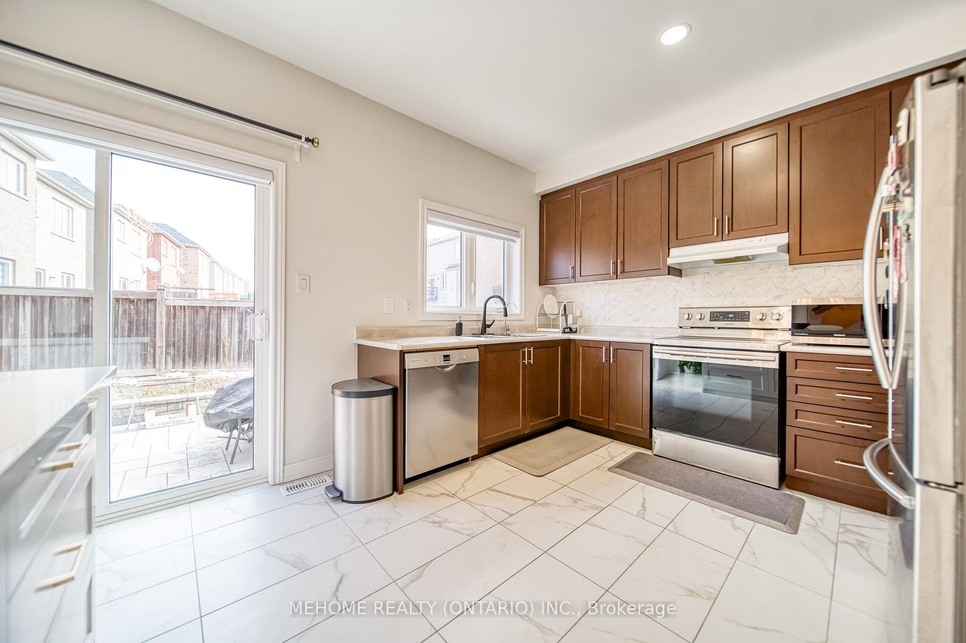 114 Chayna Crescent photo 12