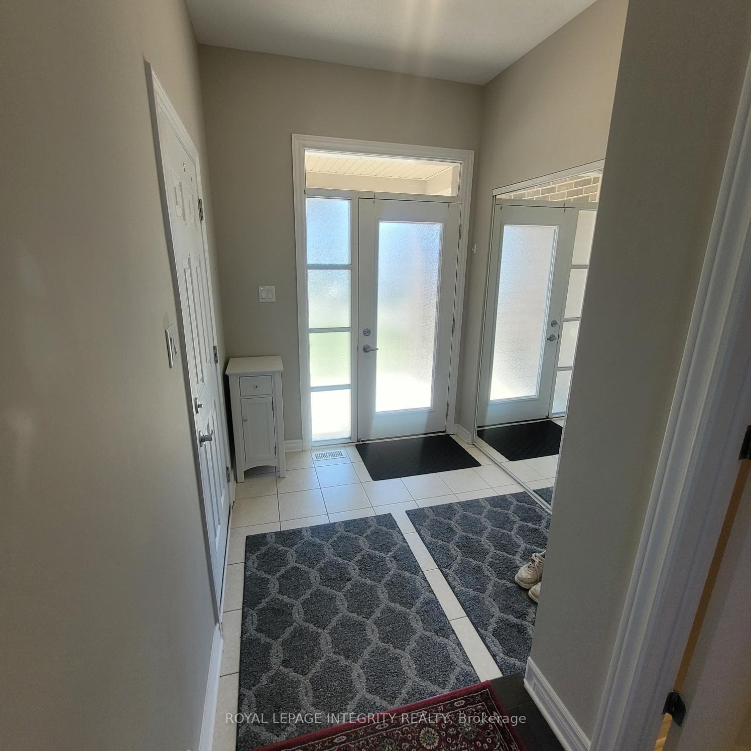Neat entrance