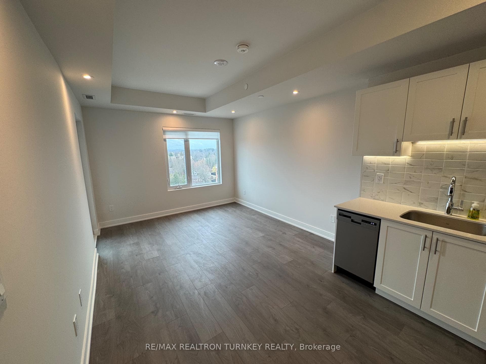 715 Davis Drive Unit 905 photo 4