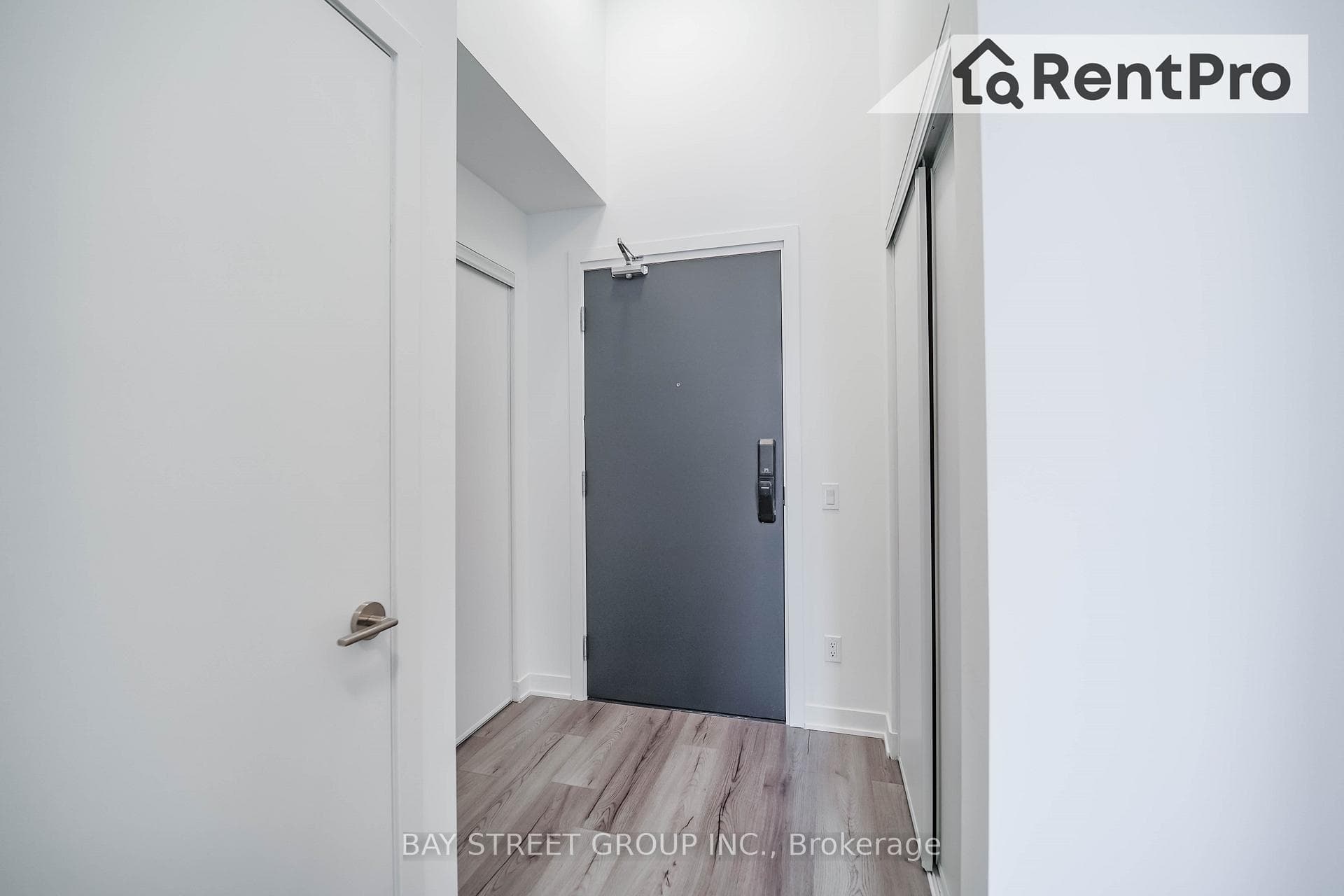 405 Dundas Street Unit 120 photo 3