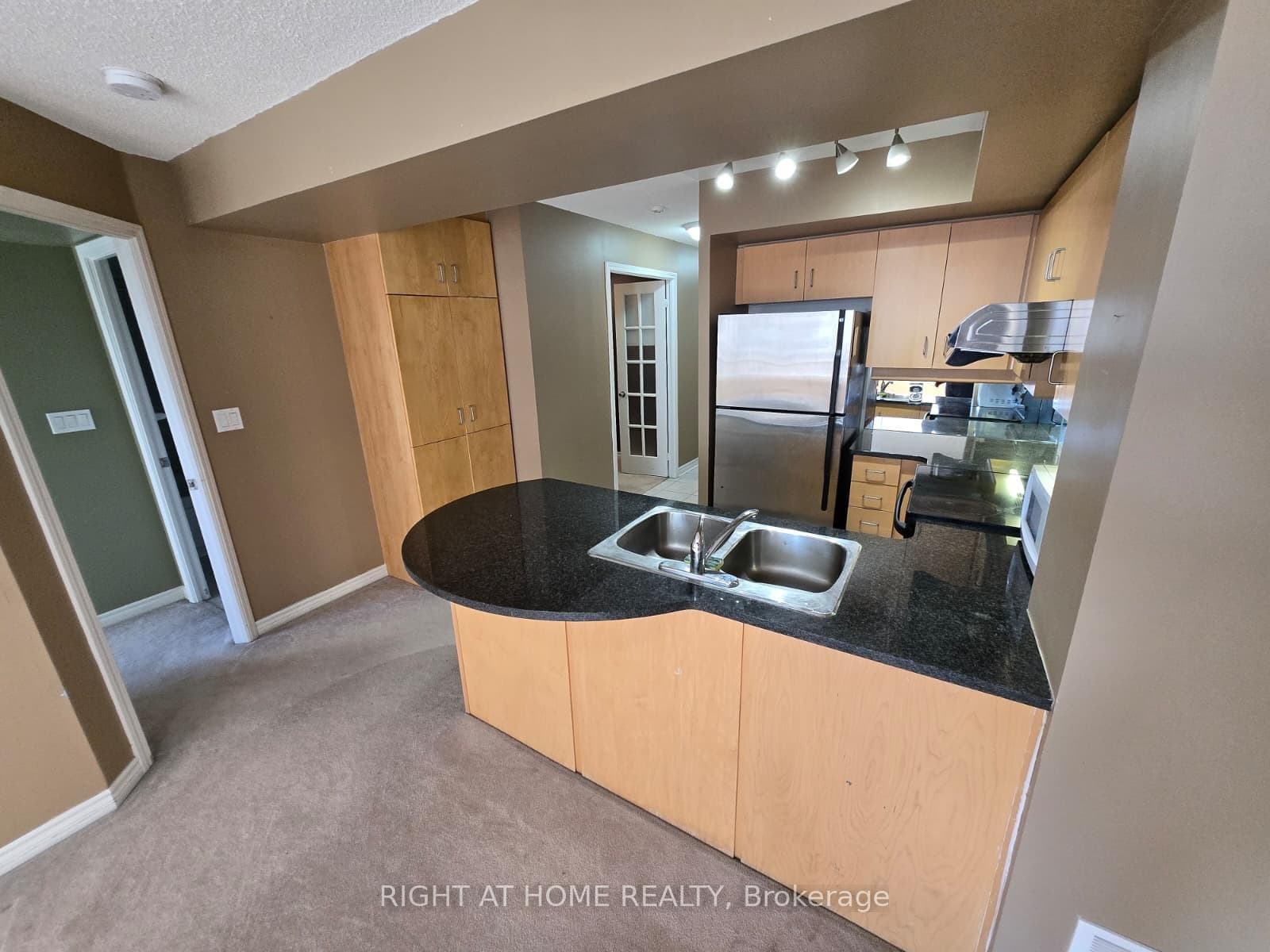 8 Rean Drive Unit 1708 photo 2