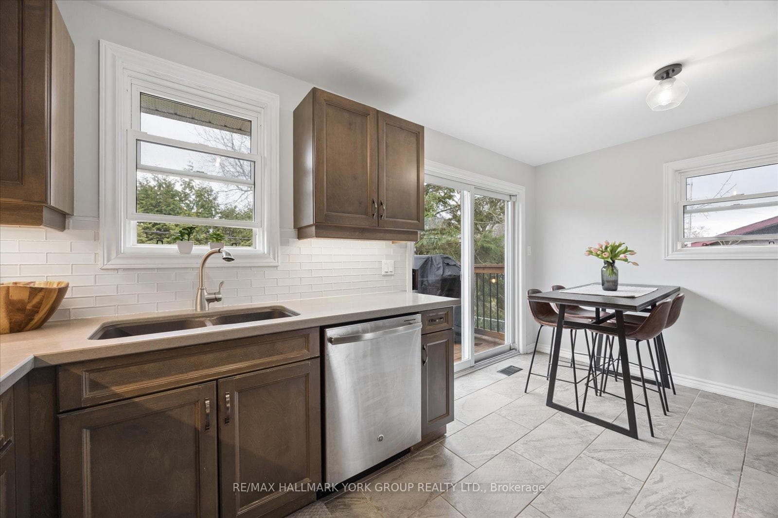 343 Winnifred Drive photo 15