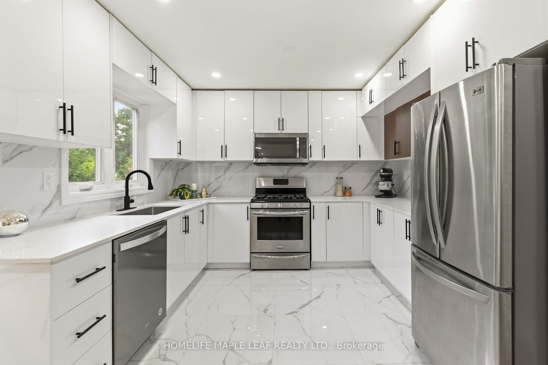 90 Burgby Avenue photo 11
