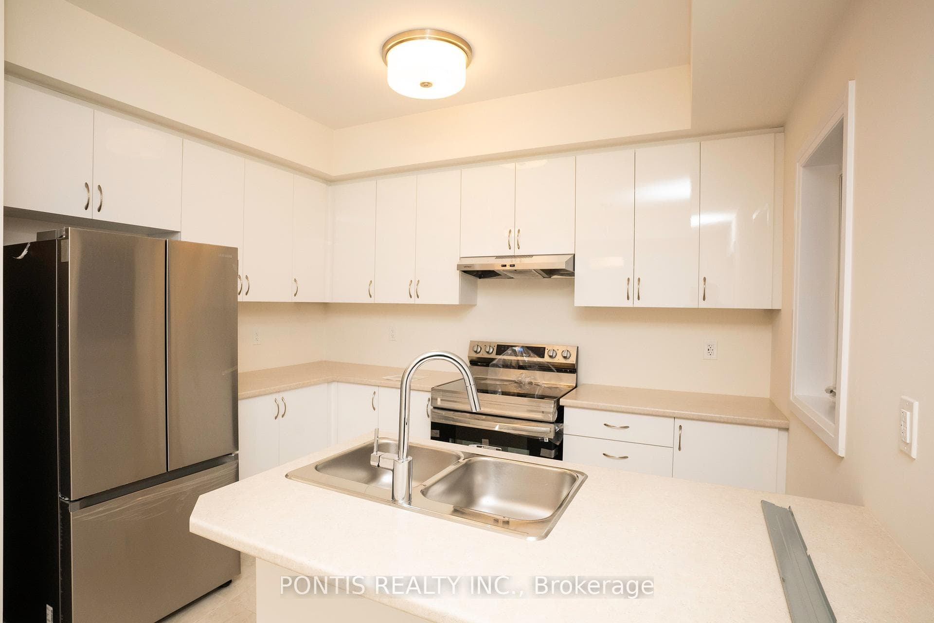 88 Fieldridge Crescent photo 4
