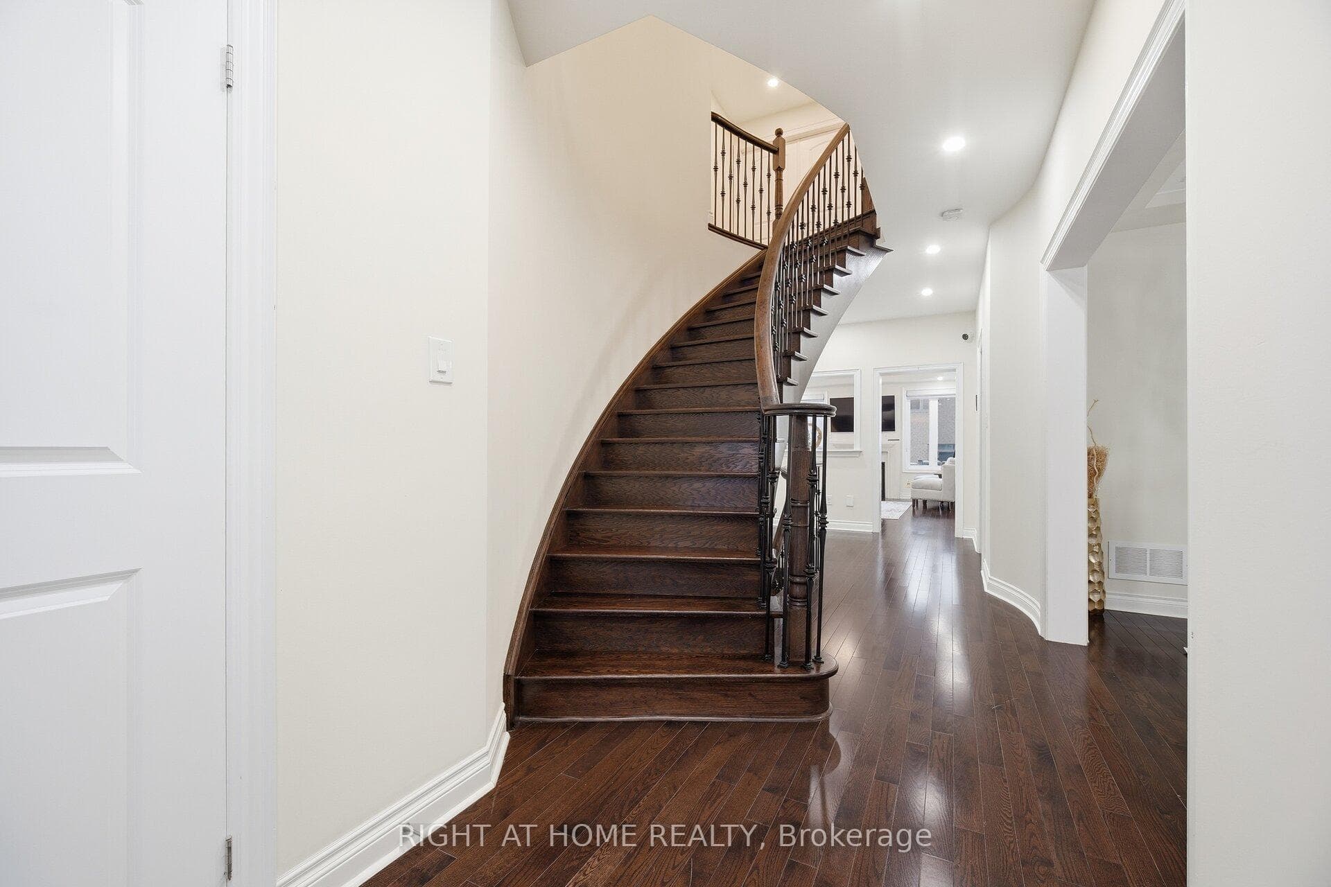 48 Cannington Crescent photo 24