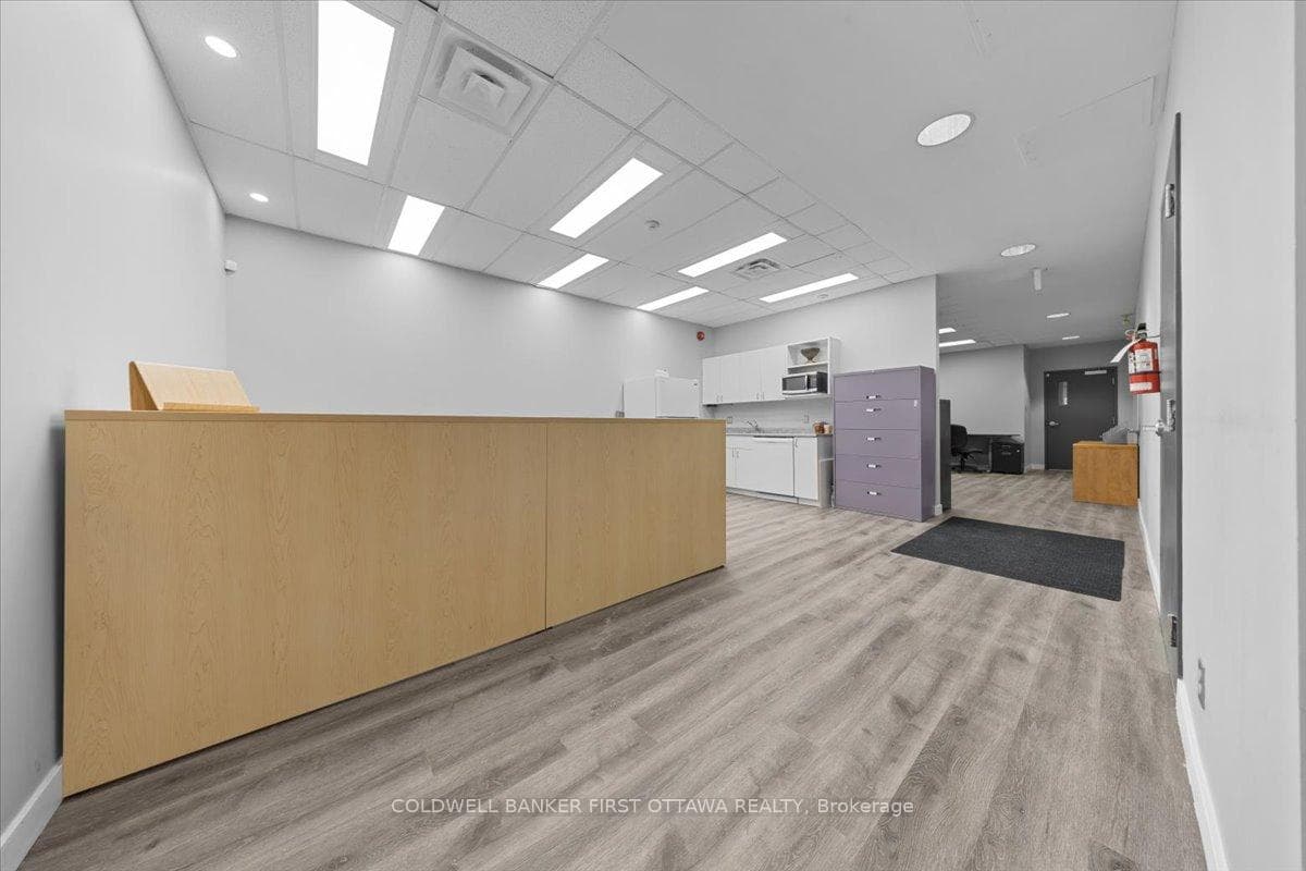 2283 ST LAURENT Boulevard Unit 101 photo 6