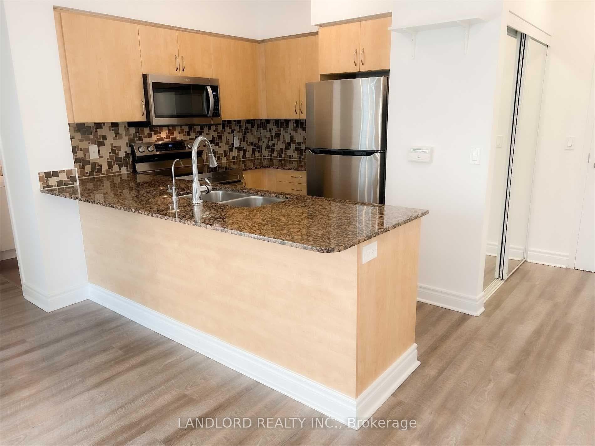 2240 Lakeshore Boulevard Unit 309 photo 3