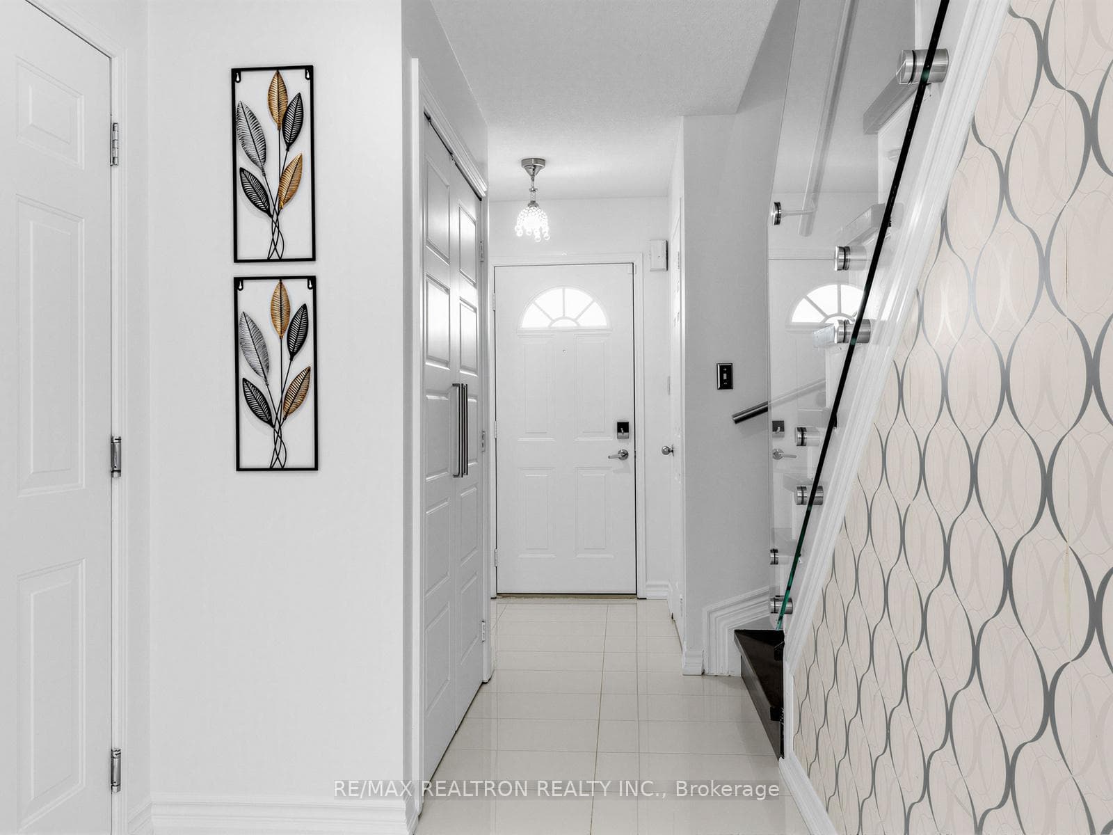 20 Majesty Boulevard photo 4